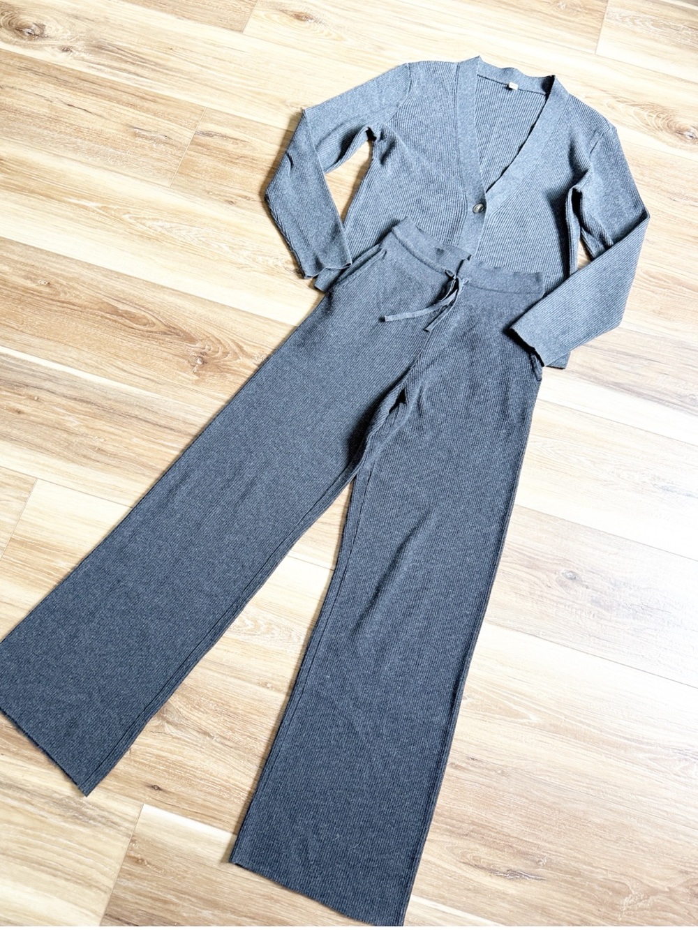 Uniqlo Women’s Gray Wide-Leg Knit Set